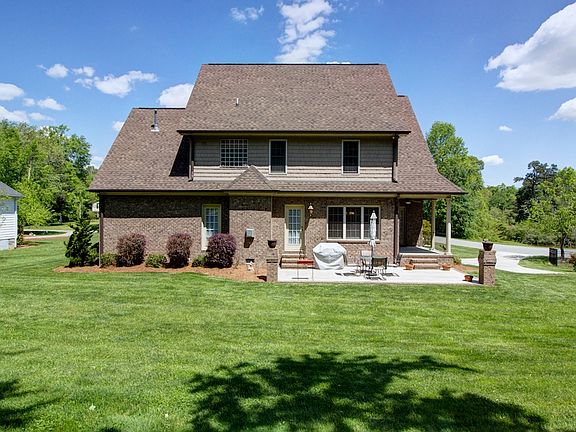 4th image of 22 Kentbury Cir
