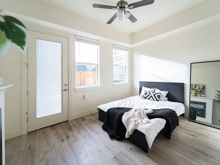 Capitol Hill Apartments — Photo 86