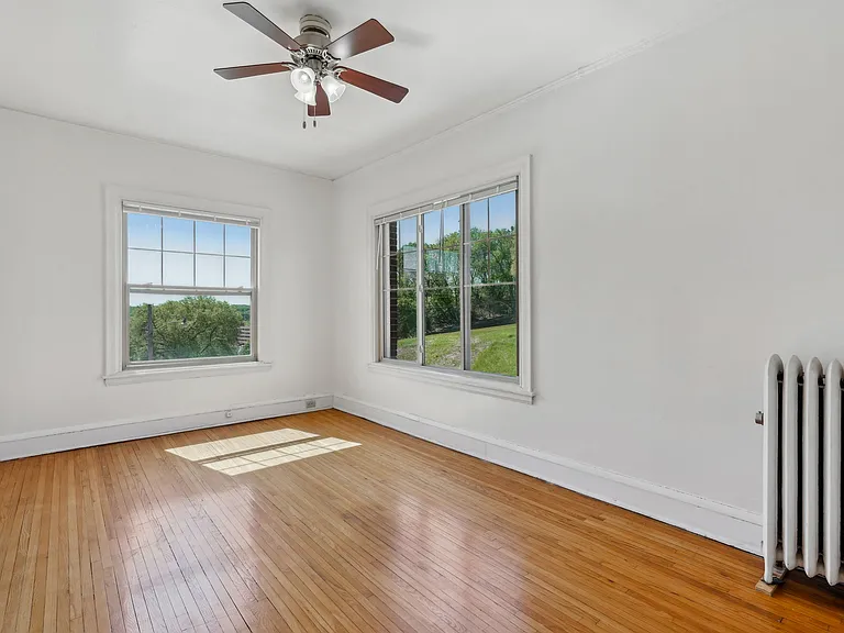 Summit Hill Apartments — Photo 12