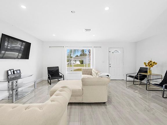 4th image of 4814 Poseidon Place