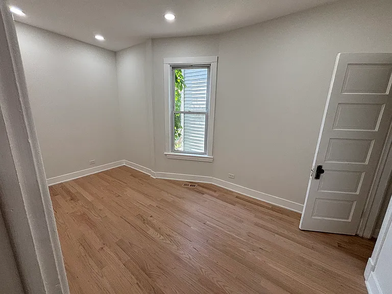 2718 N Saint Louis Ave #1 — Photo 3