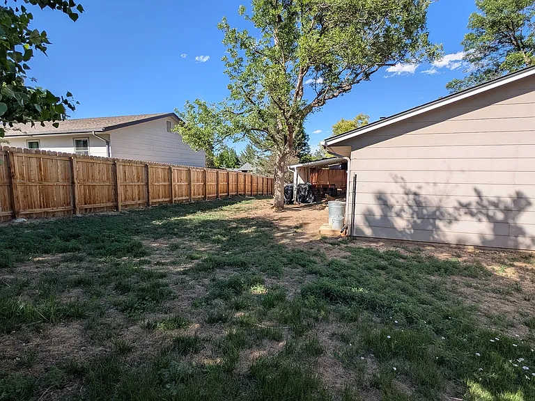 Side/Backyard. Corner Lot