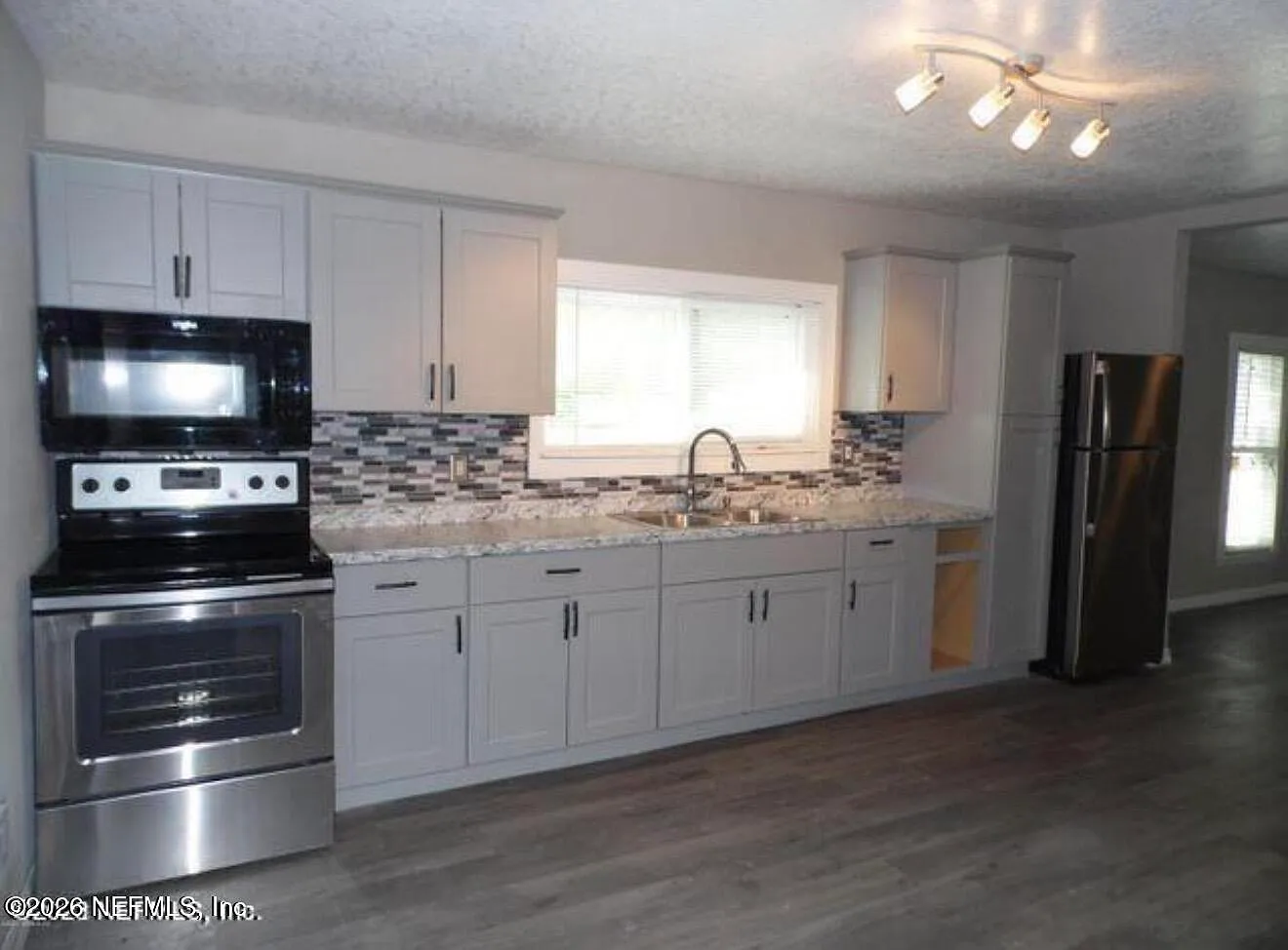 2 bed, 1.0 bath, 1032 sqft, $1,350 — Photo 4