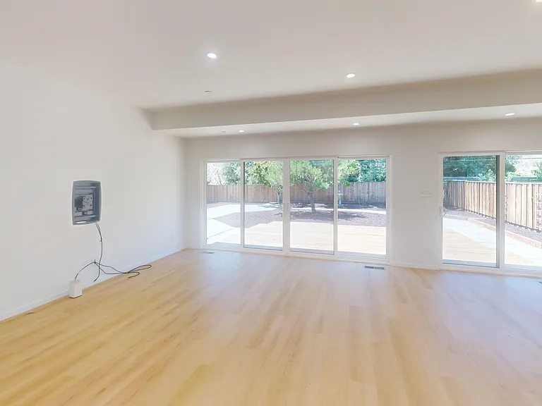 1257 Sleepy Hollow Ln — Photo 10