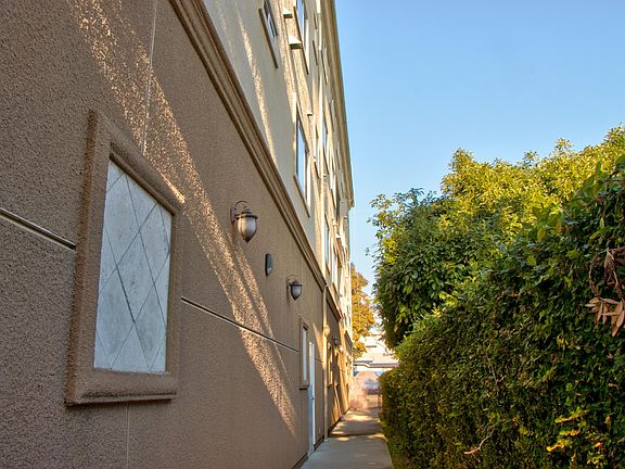 2nd image of 1731 Corinth Ave APT 304