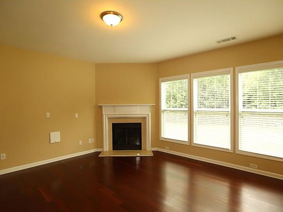 3rd image of 3342 Briaroak Dr