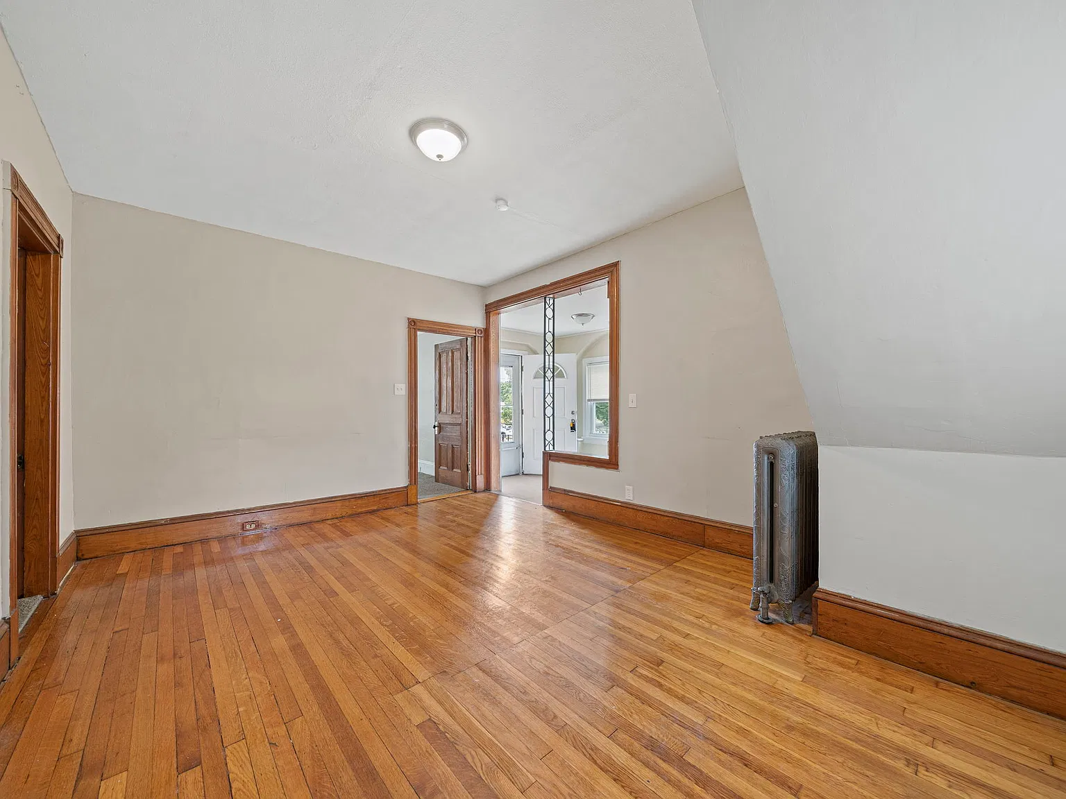 3 bed, 1200 sqft, $2,500 — Photo 4