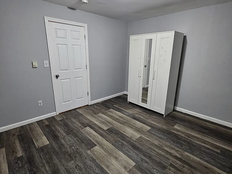 961 Grove St #2R — Photo 11