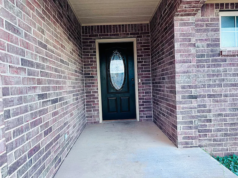 Manchester Dr — Photo 2