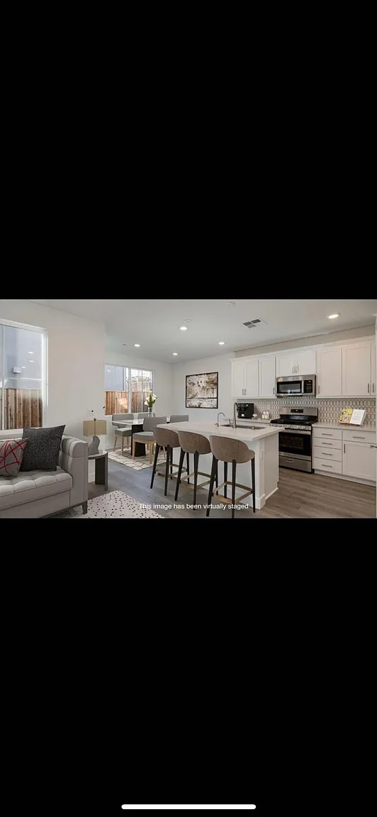 901 Spring Ln photo 1