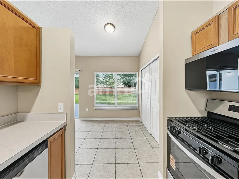 2423 Hybrid Dr — Photo 5