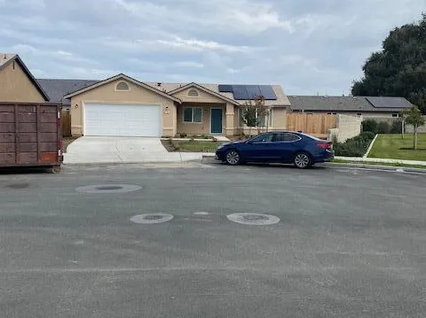 1186 S Royal Oak Place W, Porterville, CA 93257