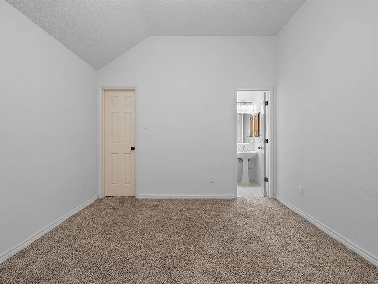 1324 Winnipeg Dr — Photo 17