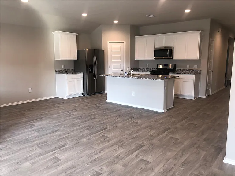 1810 Gibbons Creek Dr — Photo 9