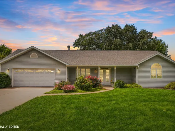 105 Delft Dr, Pella, IA 50219