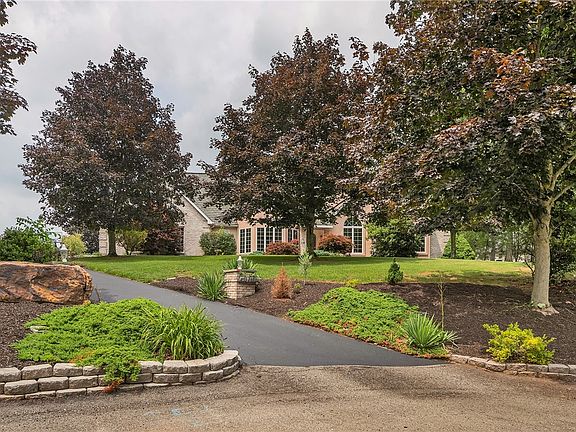2nd image of 204 Laura Ct
