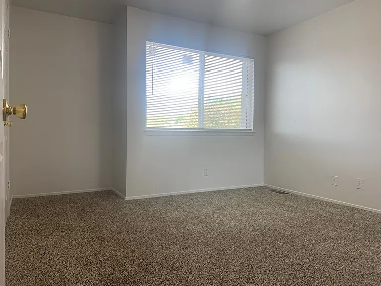12120 Candelaria Rd NE — Photo 11