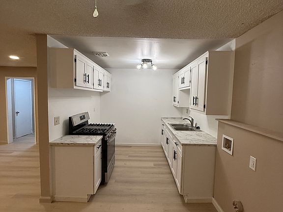 5th image of 1394 Randy St APT D