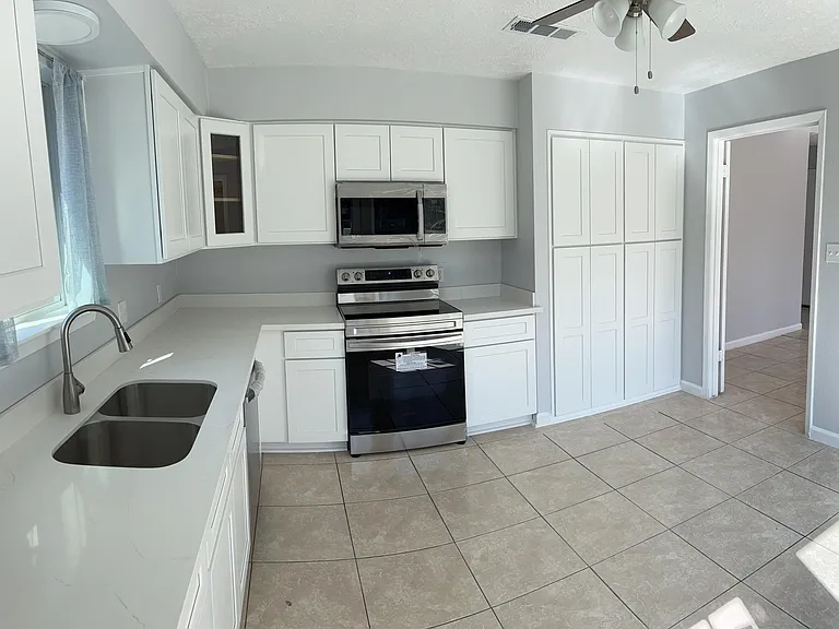 6915 Briarfield Dr — Photo 6
