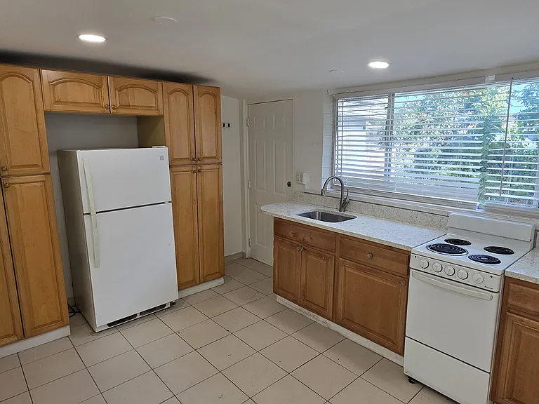 1101 N 58th Ave #3 — Photo 2