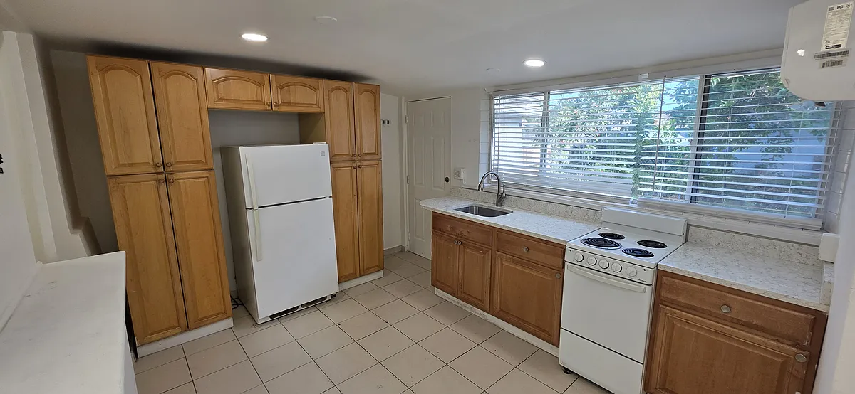 Building Photo - 1101 N 58th Ave #3