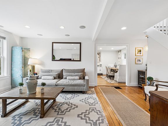 3rd image of 41 Hampton St