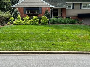 719 6th Ave NW, Hickory, NC 28601