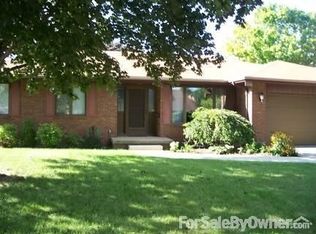 106 Homestead Dr, Rossford, OH 43460