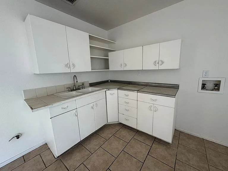 3107 Merrill Ave — Photo 9