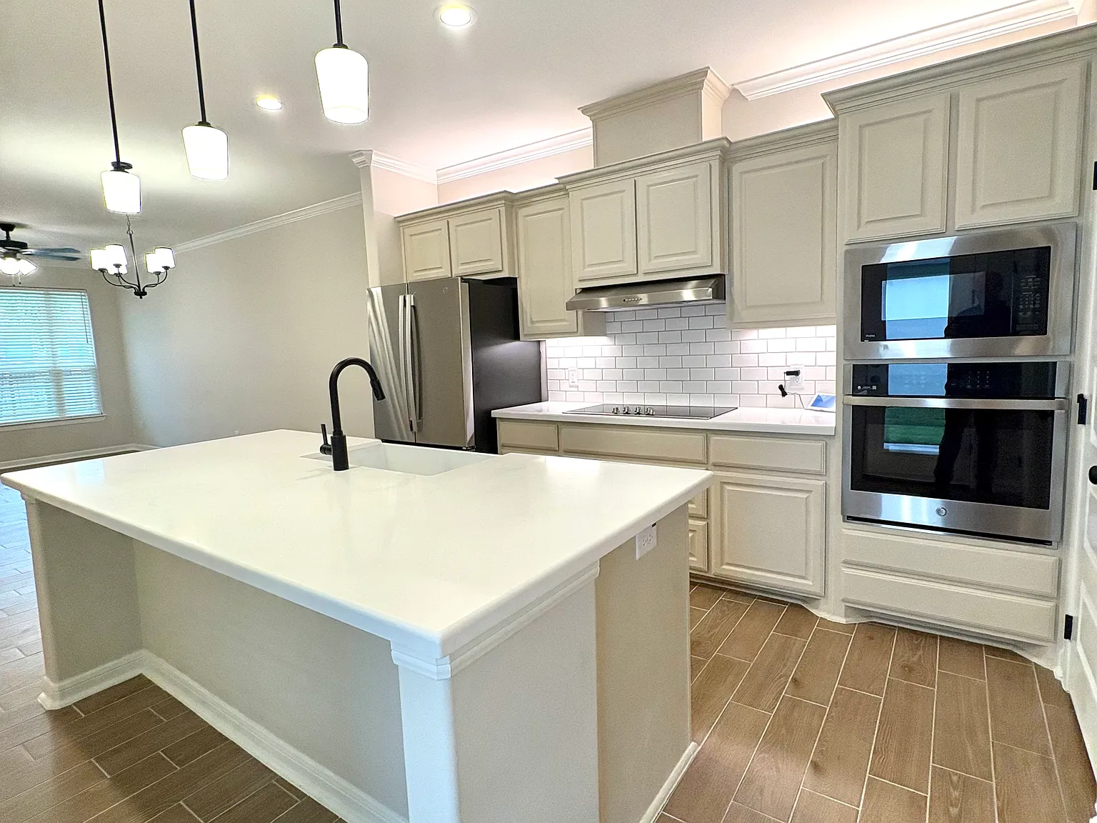 3 bed, 1274 sqft, $2,100 — Photo 2