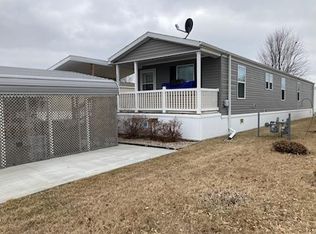 1572 Pueblo Rd, Council Bluffs, IA 51501