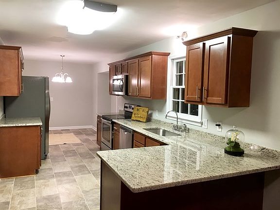 5th image of 65 Brentwood Pl