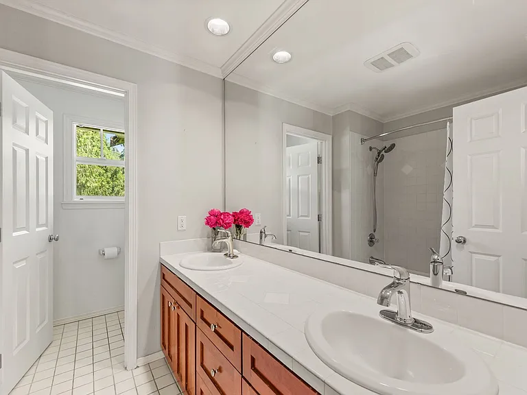 10706 NE 24th St — Photo 22