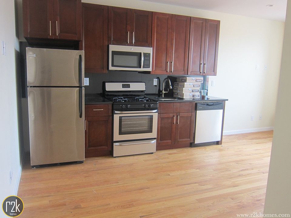 1st image of 2906 21st Ave #4C