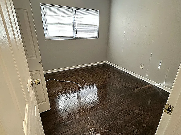 332 Bay St — Photo 25