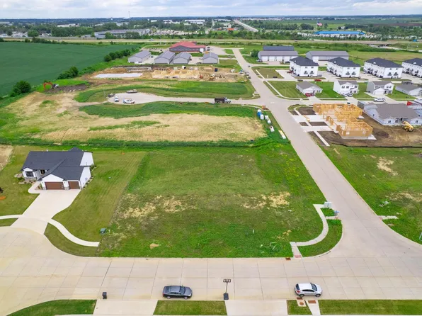 224 Willow Oak Dr, Hudson, IA 50643