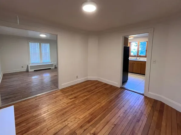 178 Whitney St, Auburn, ME 04210