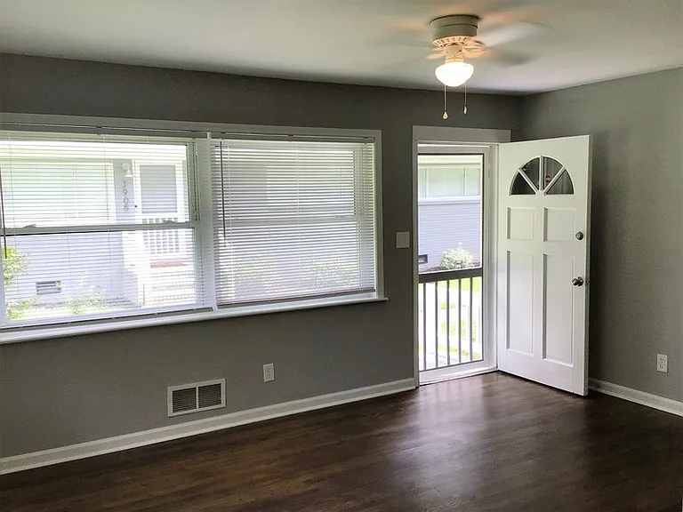 1907 Lyle Ave — Photo 3