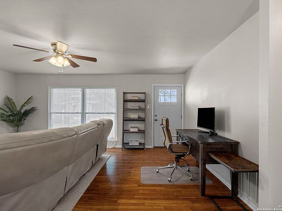 4th image of 126 Birchwood Dr