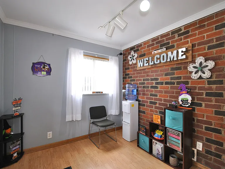 Carriage House Apartments — Photo 22