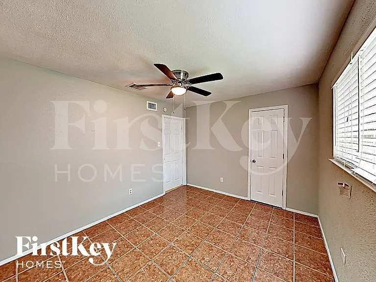 10615 Heather Hill Dr — Photo 12