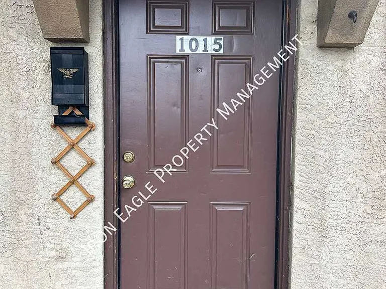 1015 W University Dr — Photo 8