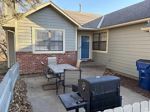 908 Alma Dr Photo 1