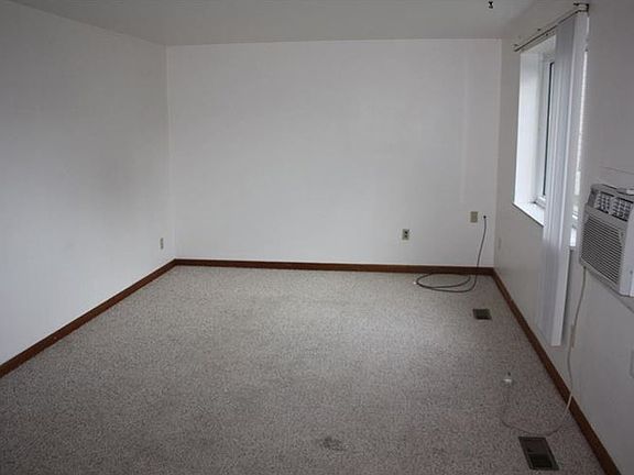 3rd image of 933 & 935 Donald Ave
