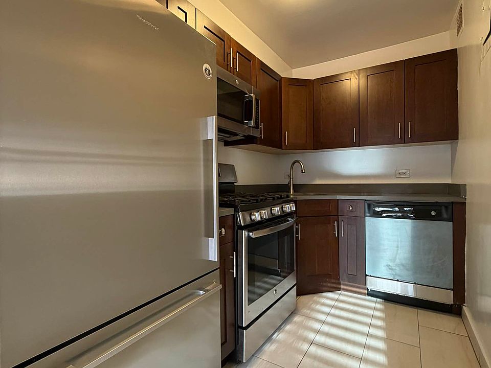 1st image of 150 E 37th St APT 6A