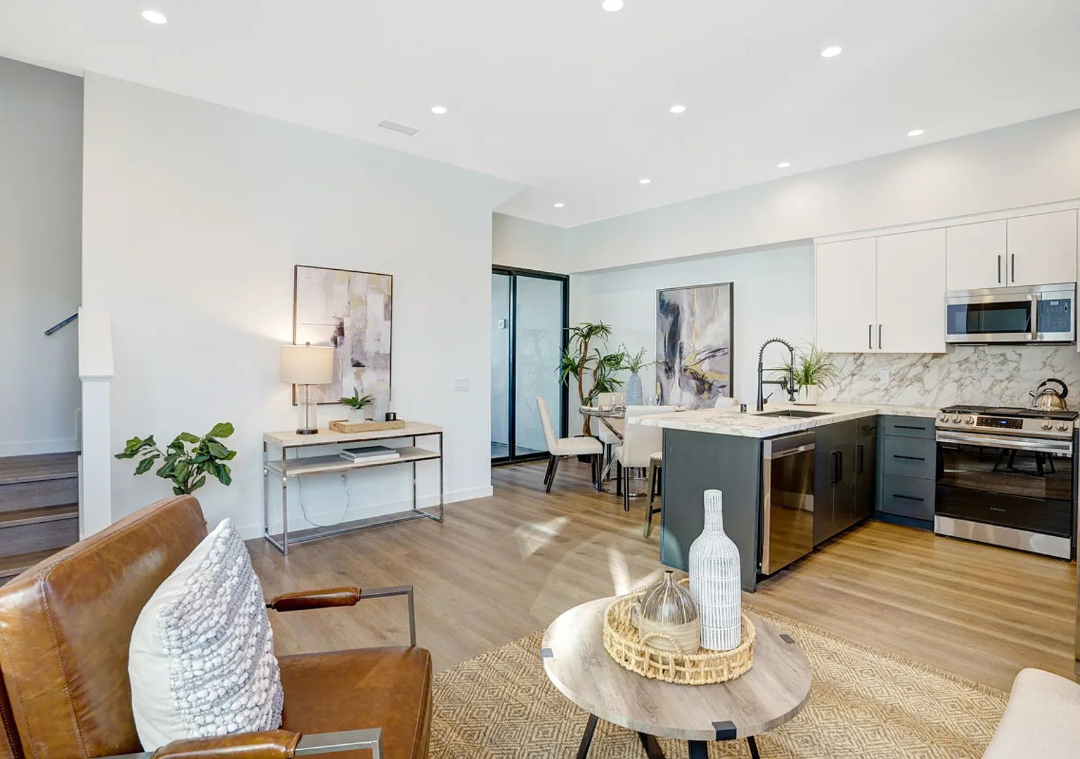 Coastal Living Awaits In Pacific Beach! Spacious, Gorgeous 3ba/2ba | $5,800/Mo! — Photo 4