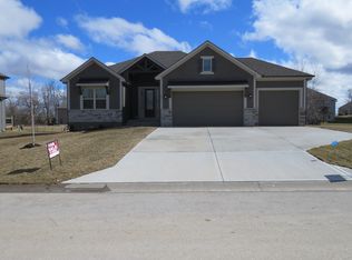 20917 Larkspur Dr, Peculiar, MO 64078