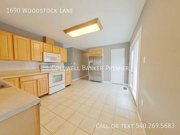 2nd image of 1690 Woodstock Ln