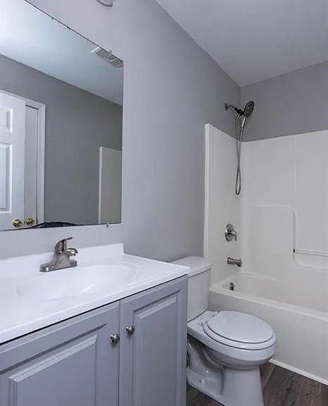 1041 Oberlin Rd — Photo 15