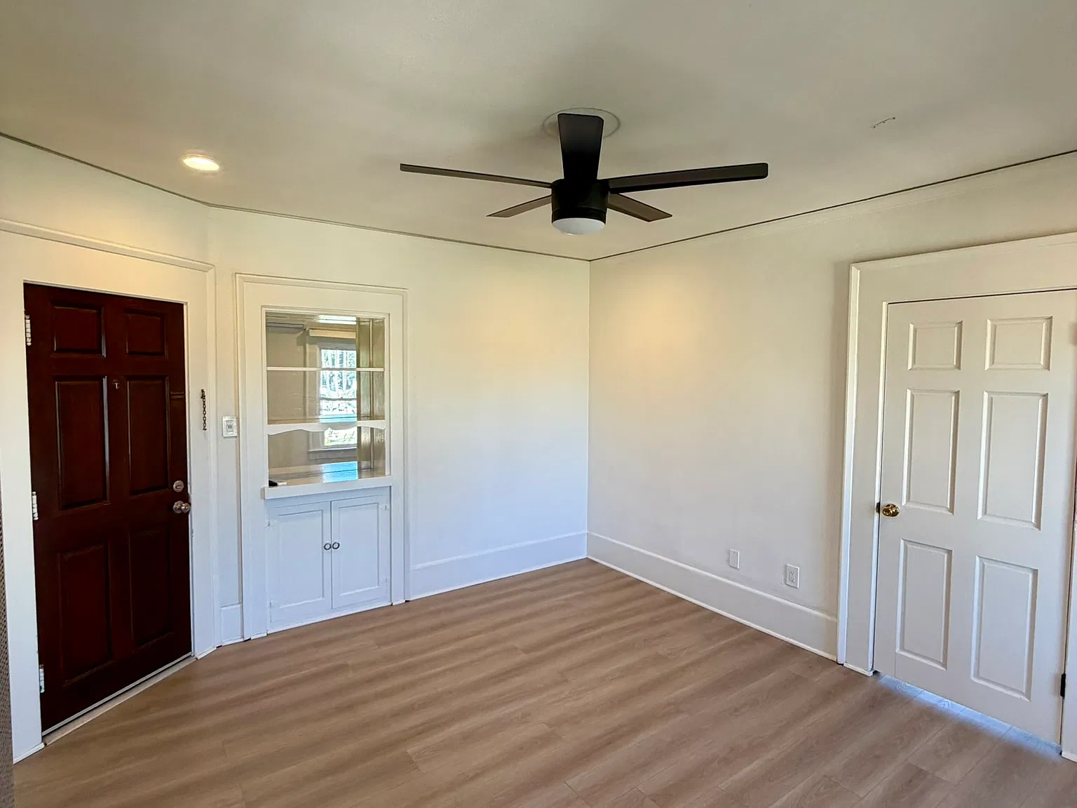 424 E 1st Street Apt 4 - 1 — Photo 3